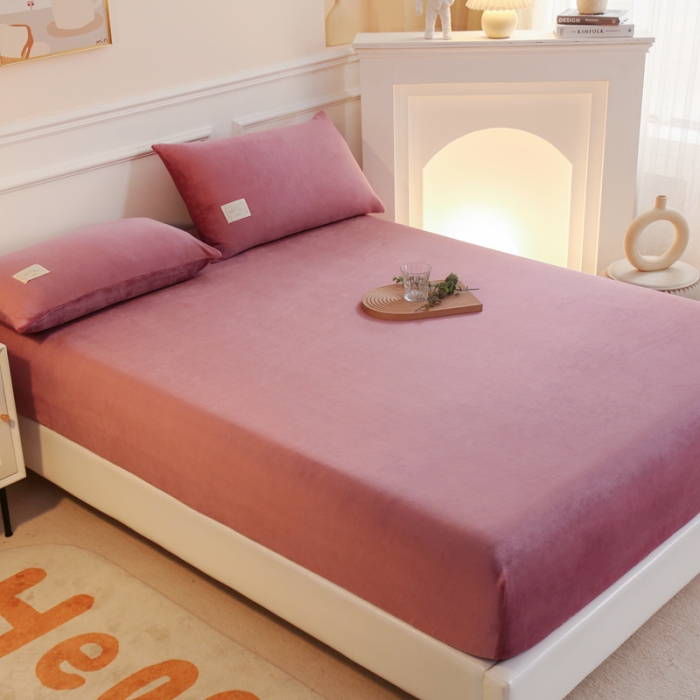 91家纺网 家纺一手货源 找家纺 2025啊雅家居新款牛奶绒全包床笠 豆沙