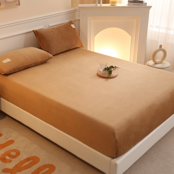 91家纺网 家纺一手货源 找家纺 2025啊雅家居新款牛奶绒全包床笠 咖色