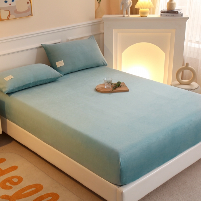 91家纺网 家纺一手货源 找家纺 2025啊雅家居新款牛奶绒全包床笠 水绿