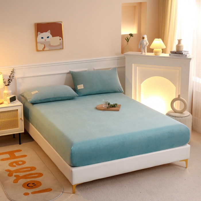 91家纺网 家纺一手货源 找家纺 2025啊雅家居新款牛奶绒全包床笠 水绿