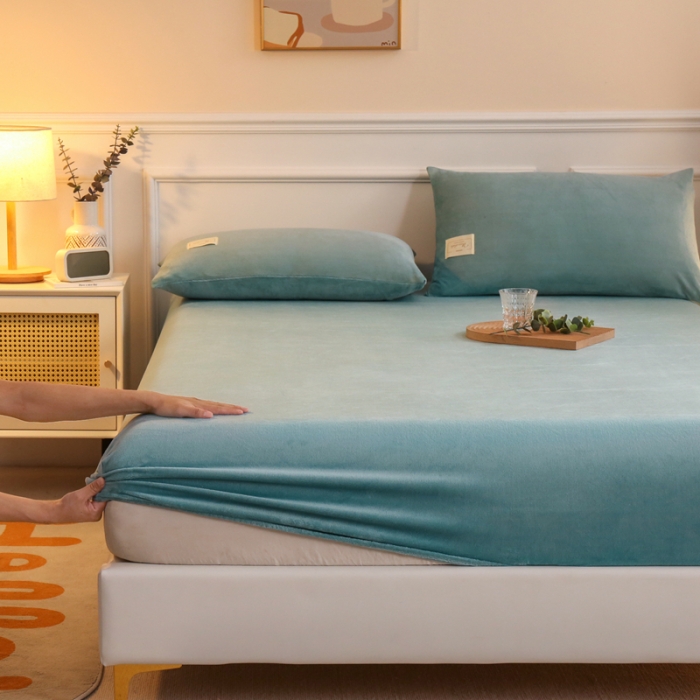 91家纺网 家纺一手货源 找家纺 2025啊雅家居新款牛奶绒全包床笠 水绿