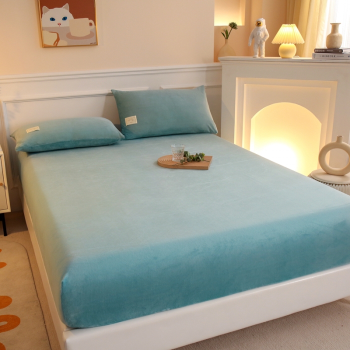 91家纺网 家纺一手货源 找家纺 2025啊雅家居新款牛奶绒全包床笠 水绿