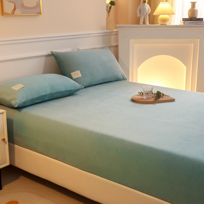 91家纺网 家纺一手货源 找家纺 2025啊雅家居新款牛奶绒全包床笠 水绿