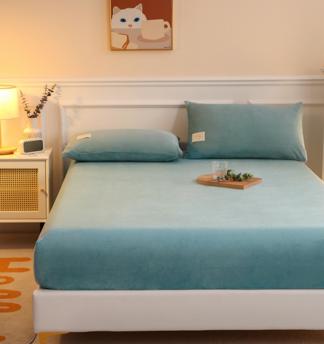 91家纺网 家纺一手货源 找家纺 2025啊雅家居新款牛奶绒全包床笠 水绿