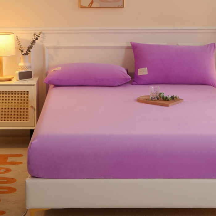 91家纺网 家纺一手货源 找家纺 2025啊雅家居新款牛奶绒全包床笠 紫色