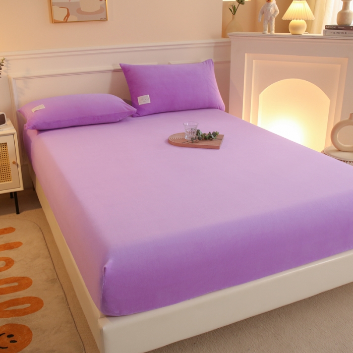 91家纺网 家纺一手货源 找家纺 2025啊雅家居新款牛奶绒全包床笠 紫色