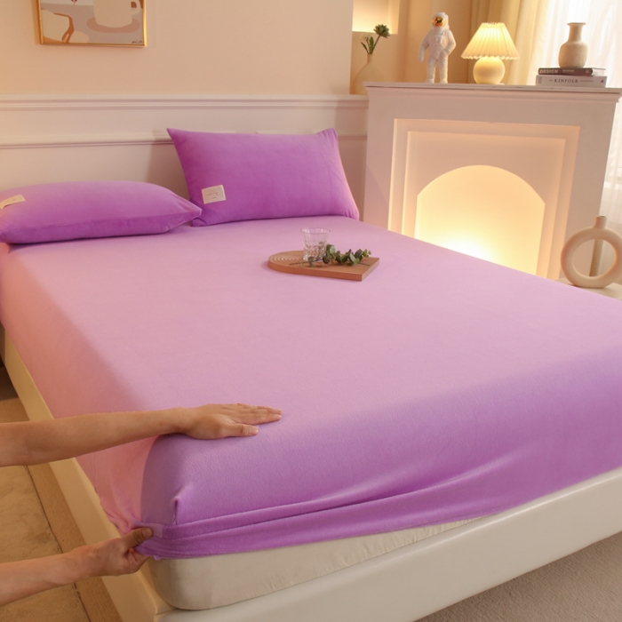 91家纺网 家纺一手货源 找家纺 2025啊雅家居新款牛奶绒全包床笠 紫色