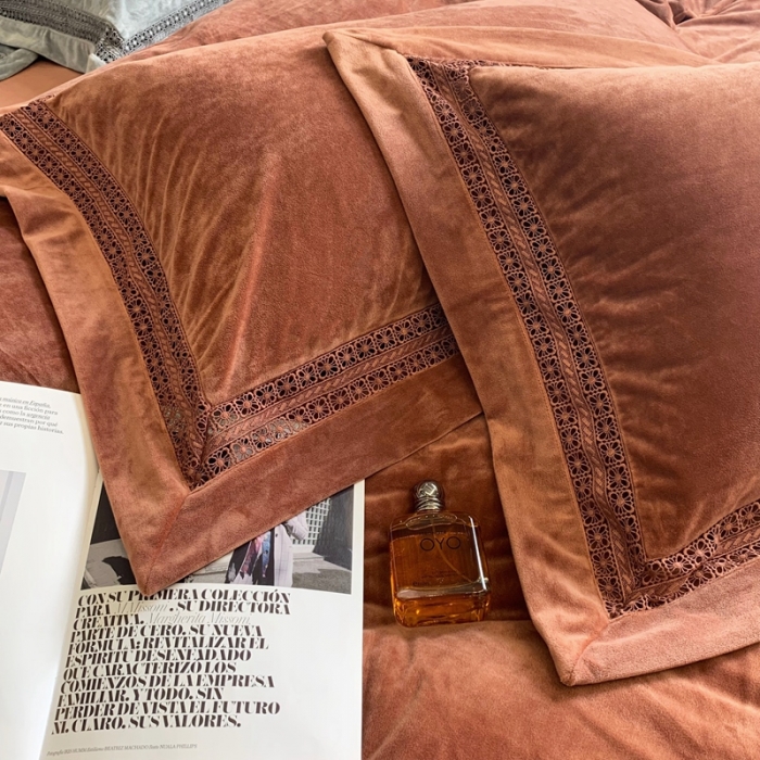 91家纺网 家纺一手货源 找家纺 榻尚 新款新款婴儿绒牛奶绒纯色镂空高端绒四件套 卡其槟