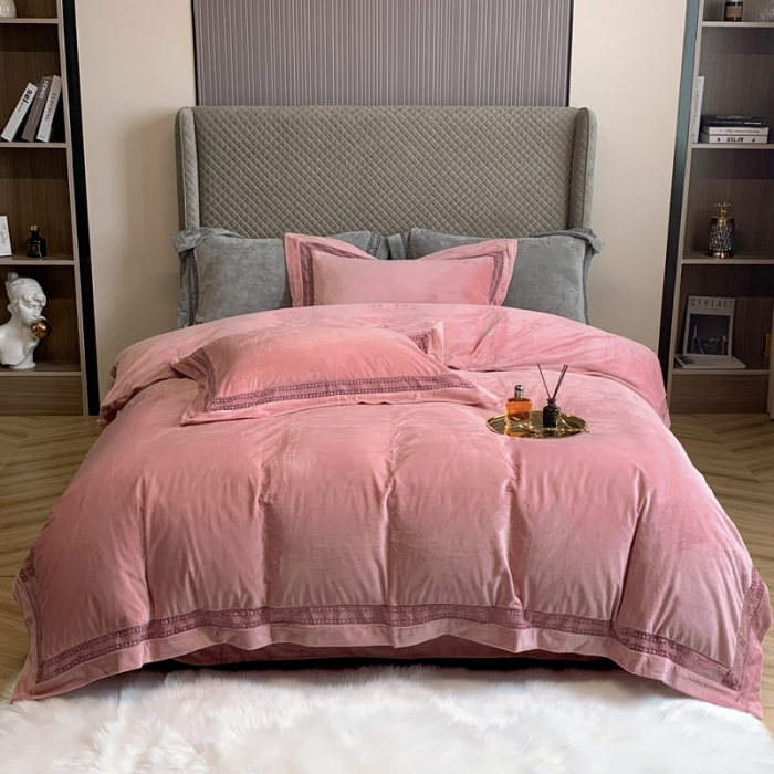 91家纺网 家纺一手货源 找家纺 榻尚 新款新款婴儿绒牛奶绒纯色镂空高端绒四件套 暖冬粉