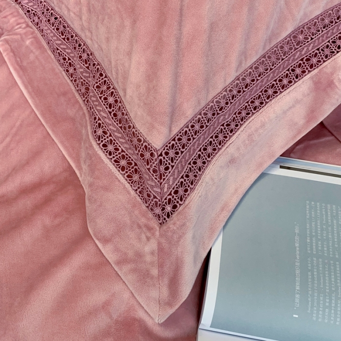 91家纺网 家纺一手货源 找家纺 榻尚 新款新款婴儿绒牛奶绒纯色镂空高端绒四件套 暖冬粉