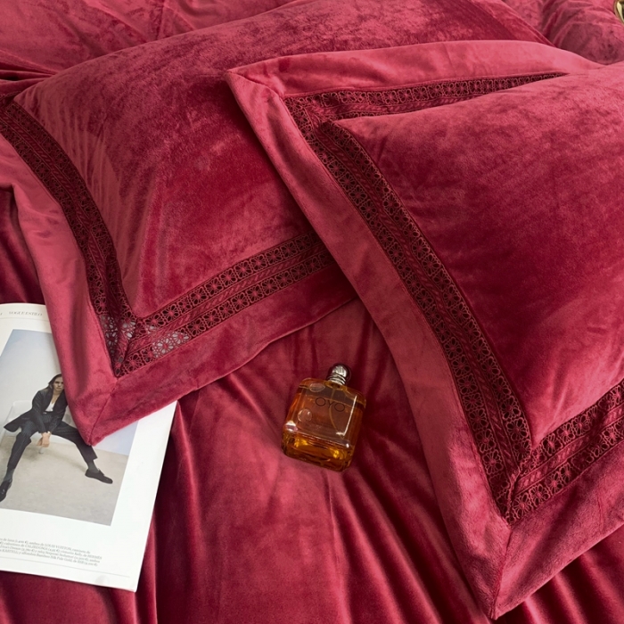 91家纺网 家纺一手货源 找家纺 榻尚 新款新款婴儿绒牛奶绒纯色镂空高端绒四件套 嫣酒红