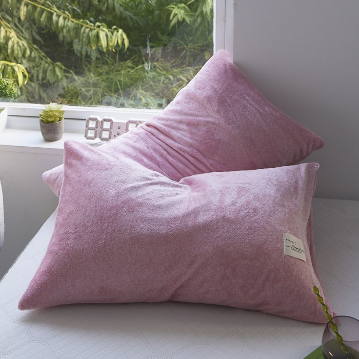 91家纺网 家纺一手货源 找家纺 爱港 2023冬季新款加厚牛奶绒法莱绒肌理纹枕套 粉色