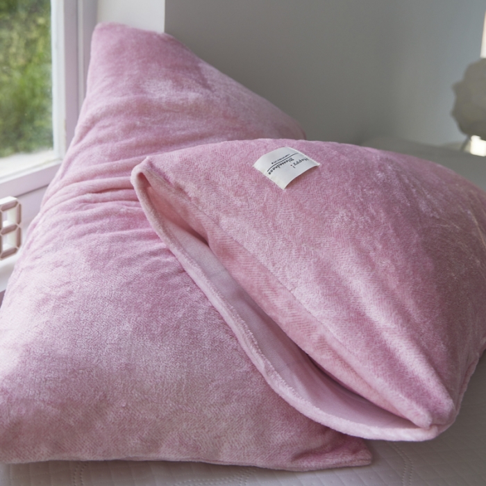 91家纺网 家纺一手货源 找家纺 爱港 2023冬季新款加厚牛奶绒法莱绒肌理纹枕套 粉色