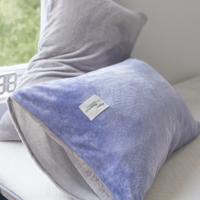 91家纺网 家纺一手货源 找家纺 爱港 2023冬季新款加厚牛奶绒法莱绒肌理纹枕套 蓝+灰