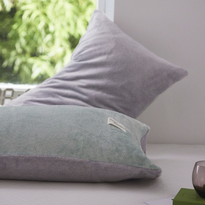 91家纺网 家纺一手货源 找家纺 爱港 2023冬季新款加厚牛奶绒法莱绒肌理纹枕套 绿+灰