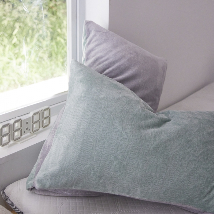 91家纺网 家纺一手货源 找家纺 爱港 2023冬季新款加厚牛奶绒法莱绒肌理纹枕套 绿+灰