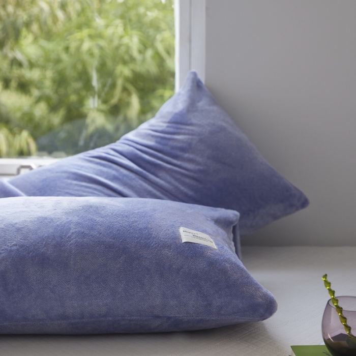 91家纺网 家纺一手货源 找家纺 爱港 2023冬季新款加厚牛奶绒法莱绒肌理纹枕套 牛仔蓝