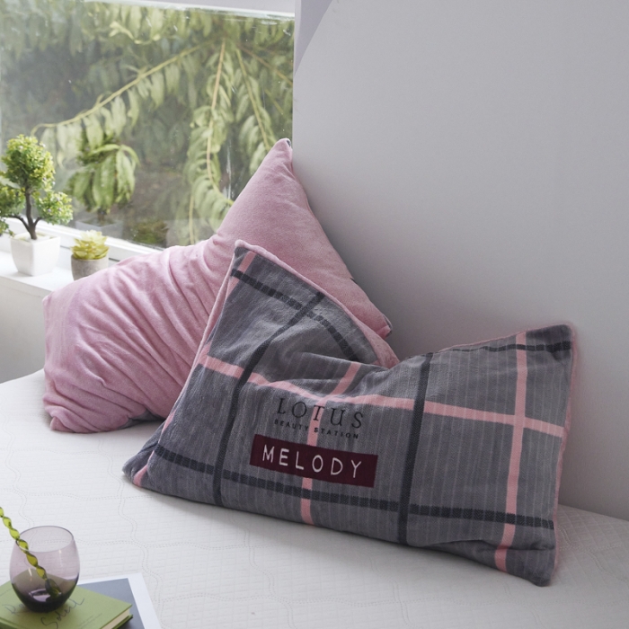 91家纺网 家纺一手货源 找家纺 爱港 2023冬季新款加厚牛奶绒法莱绒肌理纹枕套 校园旋律