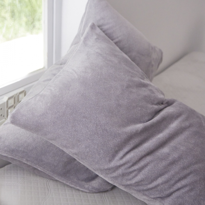91家纺网 家纺一手货源 找家纺 爱港 2023冬季新款加厚牛奶绒法莱绒肌理纹枕套 学院灰