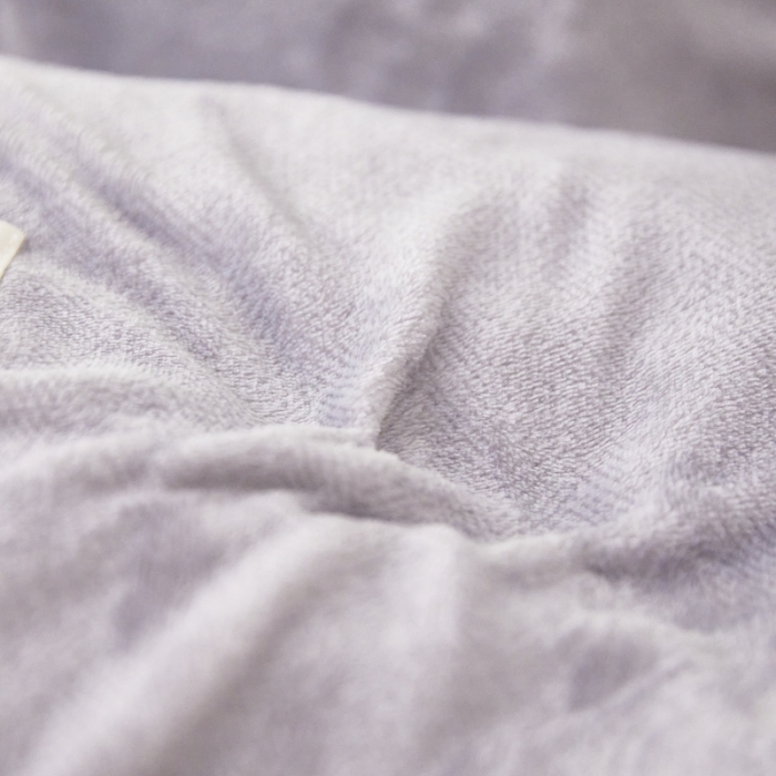 91家纺网 家纺一手货源 找家纺 爱港 2023冬季新款加厚牛奶绒法莱绒肌理纹枕套 学院灰