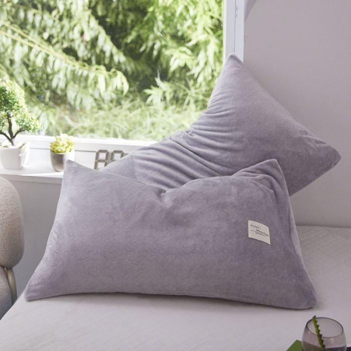 91家纺网 家纺一手货源 找家纺 爱港 2023冬季新款加厚牛奶绒法莱绒肌理纹枕套 学院灰