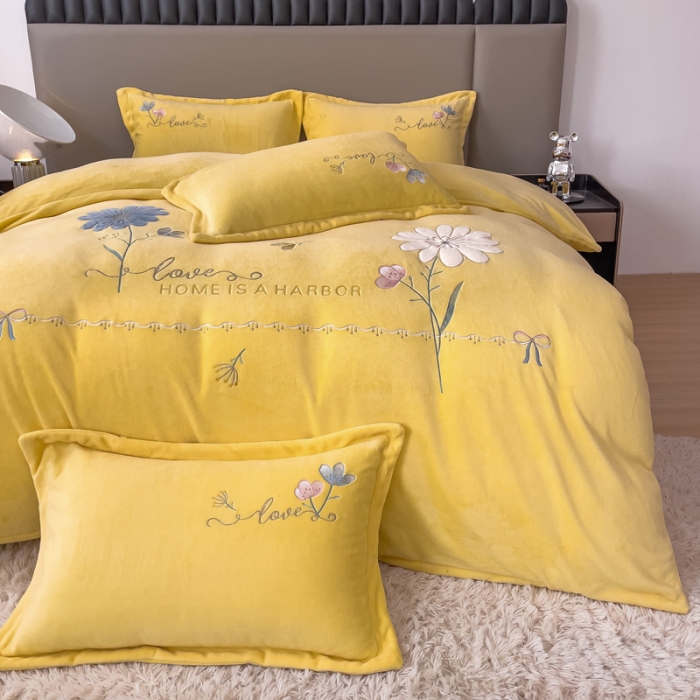 91家纺网 家纺一手货源 找家纺 靓生活 2022新款纯色牛奶绒绣花小清新床裙四件套-初遇 奶油黄