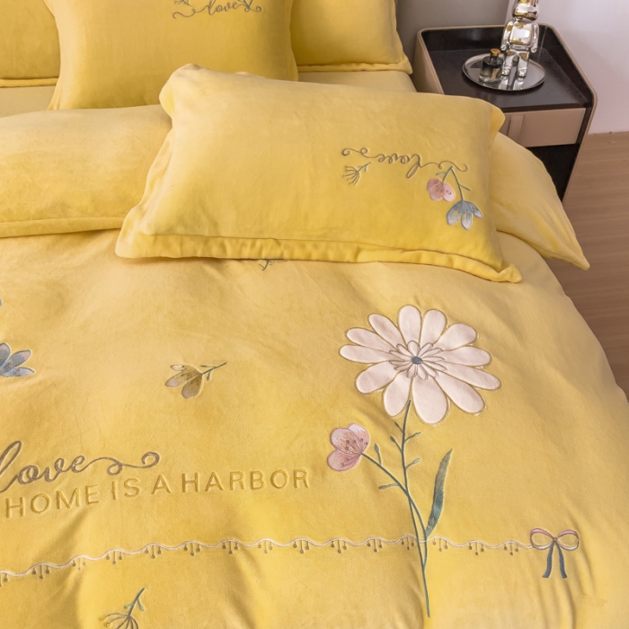 91家纺网 家纺一手货源 找家纺 靓生活 2022新款纯色牛奶绒绣花小清新床裙四件套-初遇 奶油黄