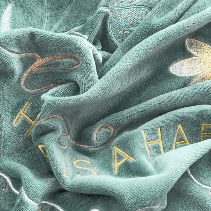 91家纺网 家纺一手货源 找家纺 靓生活 2022新款纯色牛奶绒绣花小清新床裙四件套-初遇 淡雅青