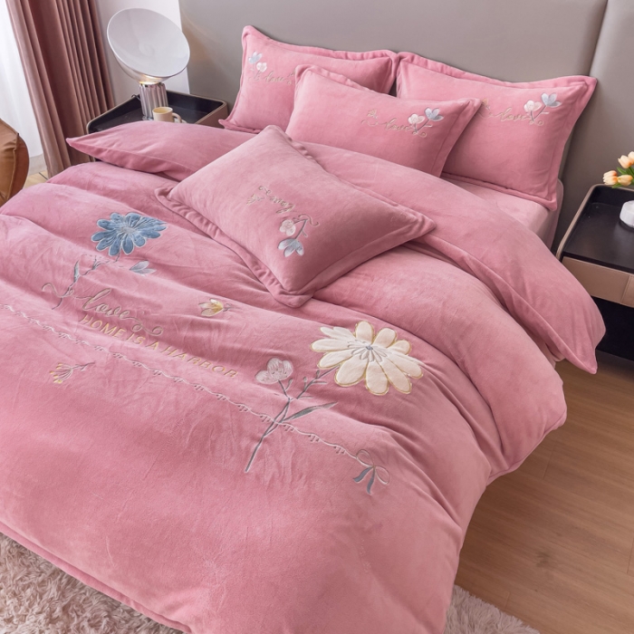 91家纺网 家纺一手货源 找家纺 靓生活 2022新款纯色牛奶绒绣花小清新床裙四件套-初遇 豆沙