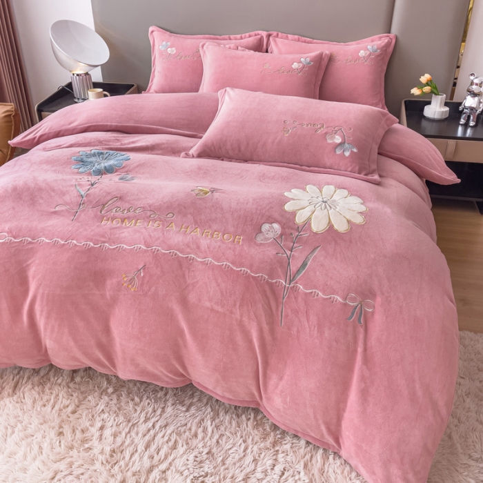 91家纺网 家纺一手货源 找家纺 靓生活 2022新款纯色牛奶绒绣花小清新床裙四件套-初遇 豆沙