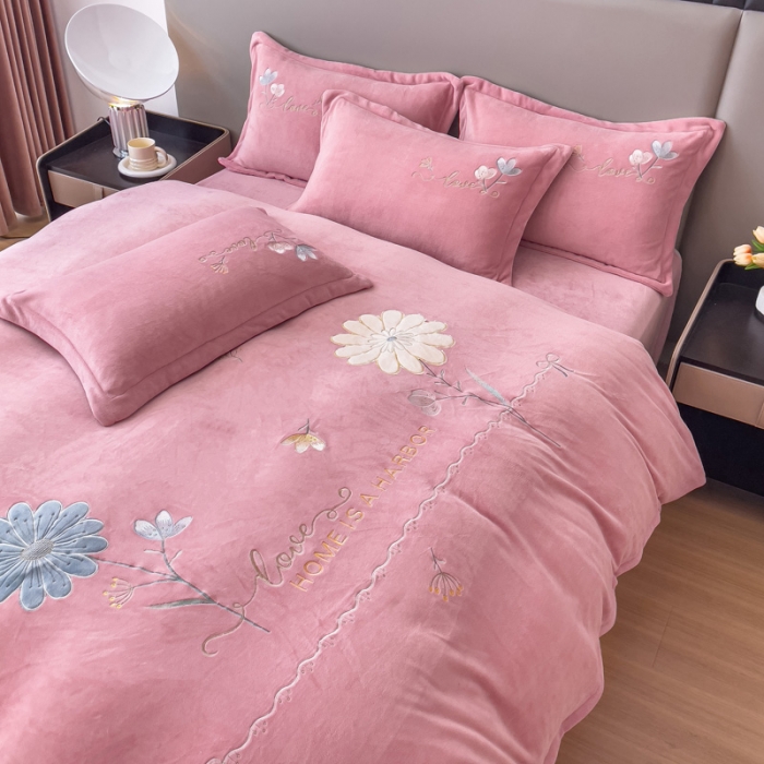 91家纺网 家纺一手货源 找家纺 靓生活 2022新款纯色牛奶绒绣花小清新床裙四件套-初遇 豆沙