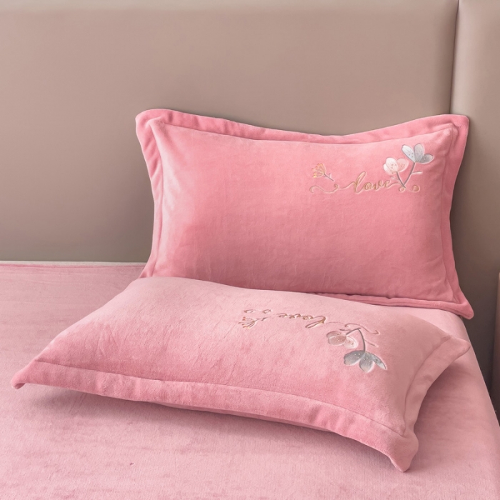 91家纺网 家纺一手货源 找家纺 靓生活 2022新款纯色牛奶绒绣花小清新床裙四件套-初遇 豆沙