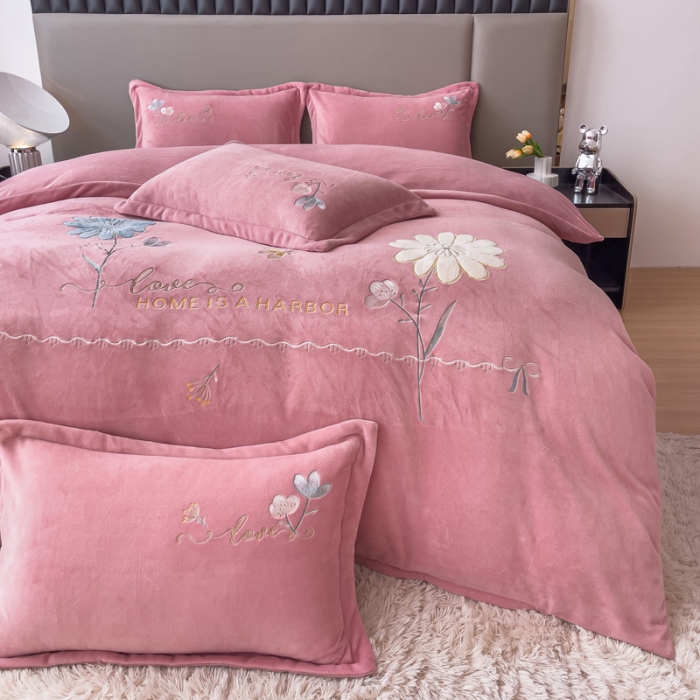 91家纺网 家纺一手货源 找家纺 靓生活 2022新款纯色牛奶绒绣花小清新床裙四件套-初遇 豆沙