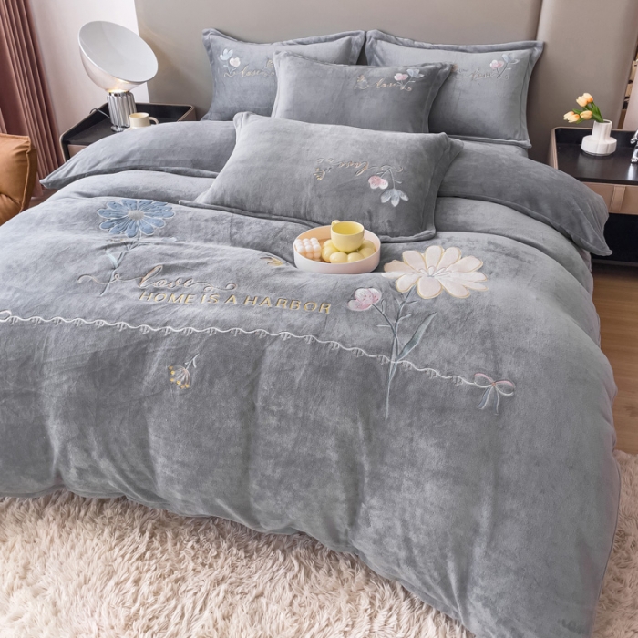 91家纺网 家纺一手货源 找家纺 靓生活 2022新款纯色牛奶绒绣花小清新床裙四件套-初遇 灰色