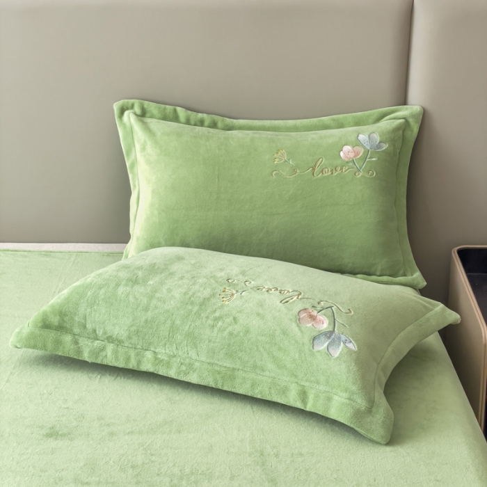 91家纺网 家纺一手货源 找家纺 靓生活 2022新款纯色牛奶绒绣花小清新床裙四件套-初遇 绿色