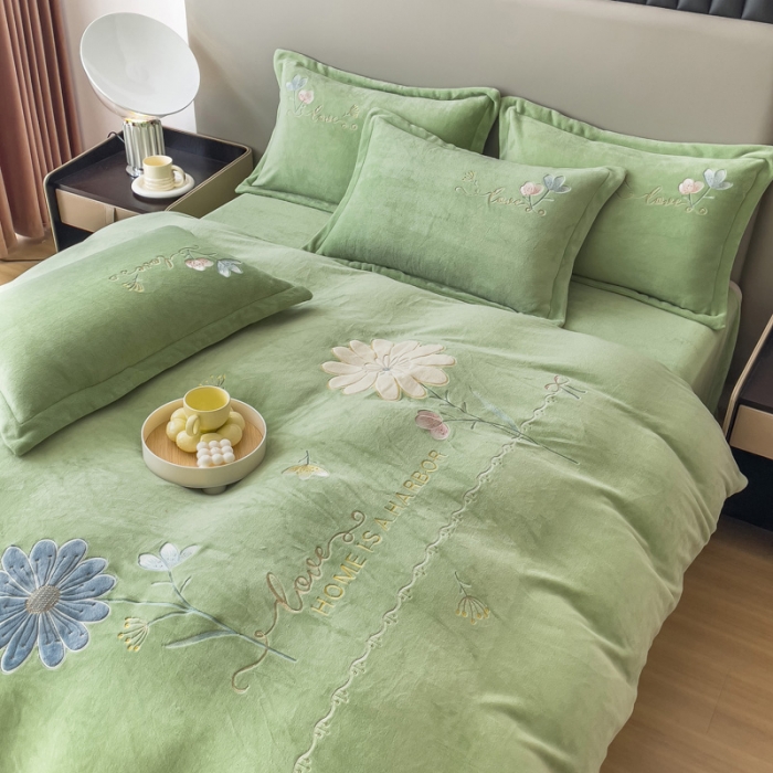 91家纺网 家纺一手货源 找家纺 靓生活 2022新款纯色牛奶绒绣花小清新床裙四件套-初遇 绿色