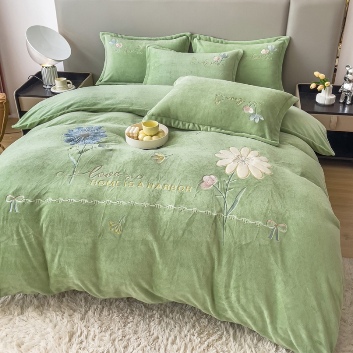 91家纺网 家纺一手货源 找家纺 靓生活 2022新款纯色牛奶绒绣花小清新床裙四件套-初遇 绿色