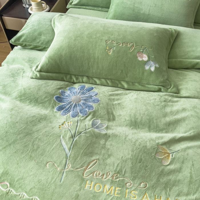 91家纺网 家纺一手货源 找家纺 靓生活 2022新款纯色牛奶绒绣花小清新床裙四件套-初遇 绿色