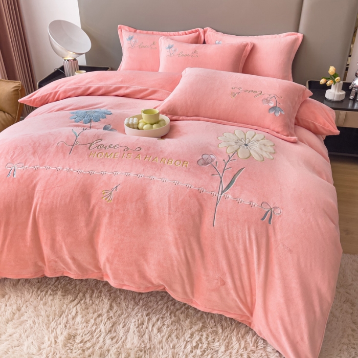 91家纺网 家纺一手货源 找家纺 靓生活 2022新款纯色牛奶绒绣花小清新床裙四件套-初遇 藕粉