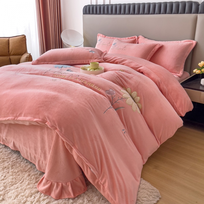 91家纺网 家纺一手货源 找家纺 靓生活 2022新款纯色牛奶绒绣花小清新床裙四件套-初遇 藕粉