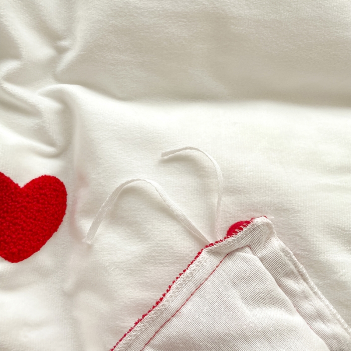 91家纺网 家纺一手货源 找家纺 金米诺 2022直播供货韩版花边纯色牛奶绒水晶四件套 珍珠白拼红