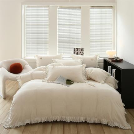 91家纺网 家纺一手货源 找家纺 婳庭 2023小雏菊花边刺绣牛奶绒四件套 小雏菊-本白