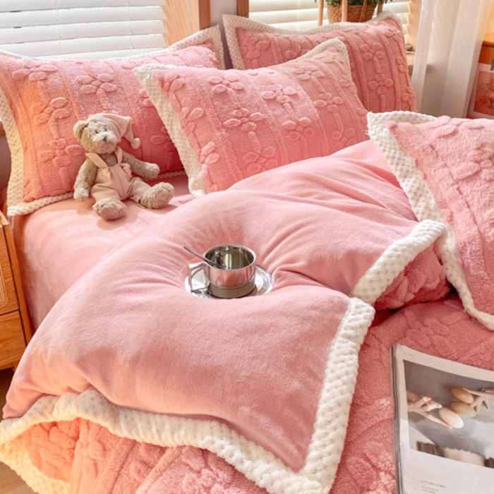 91家纺网 家纺一手货源 找家纺 蜜柚2024新款四叶草系提花塔芙绒列四件套 四叶草-豆粉