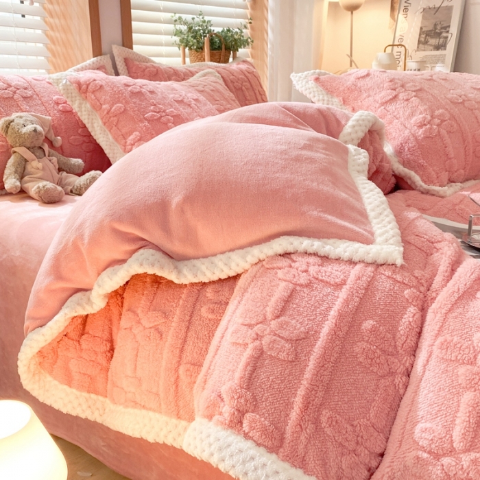 91家纺网 家纺一手货源 找家纺 蜜柚2024新款四叶草系提花塔芙绒列四件套 四叶草-豆粉