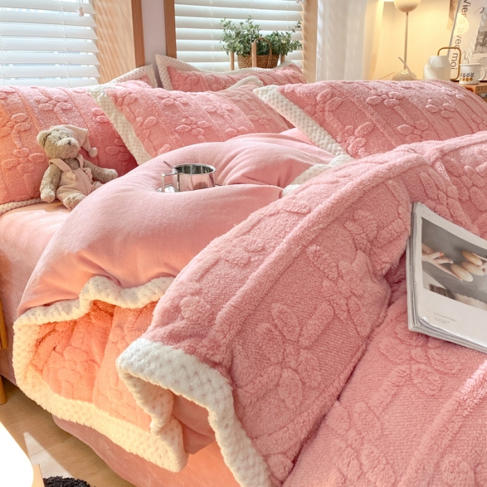 91家纺网 家纺一手货源 找家纺 蜜柚2024新款四叶草系提花塔芙绒列四件套 四叶草-豆粉