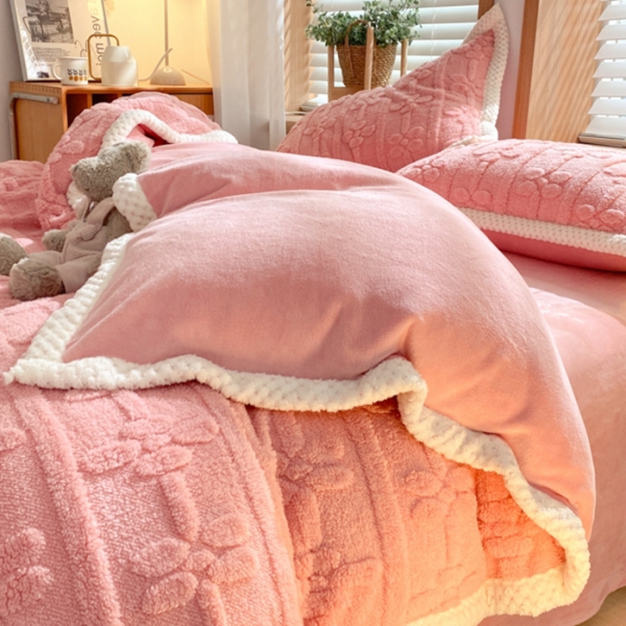 91家纺网 家纺一手货源 找家纺 蜜柚2024新款四叶草系提花塔芙绒列四件套 四叶草-豆粉