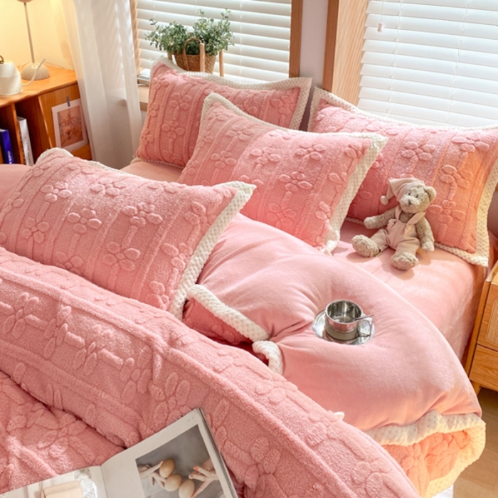 91家纺网 家纺一手货源 找家纺 蜜柚2024新款四叶草系提花塔芙绒列四件套 四叶草-豆粉