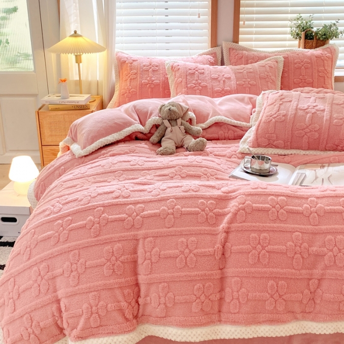 91家纺网 家纺一手货源 找家纺 蜜柚2024新款四叶草系提花塔芙绒列四件套 四叶草-豆粉