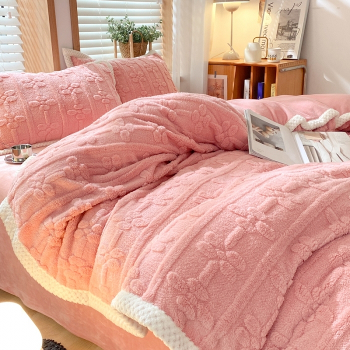 91家纺网 家纺一手货源 找家纺 蜜柚2024新款四叶草系提花塔芙绒列四件套 四叶草-豆粉