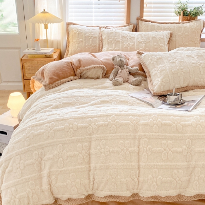 91家纺网 家纺一手货源 找家纺 蜜柚2024新款四叶草系列提花塔芙绒四件套四件套四叶草-奶白